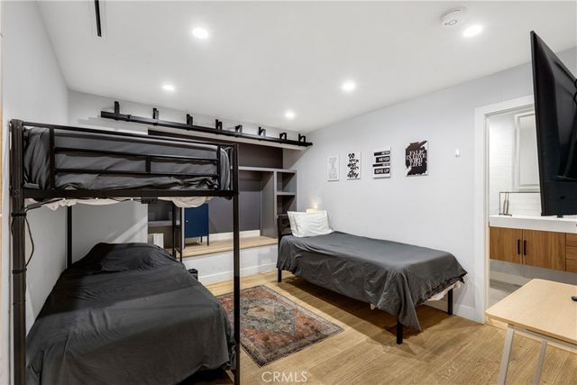 5150 Campo Road, Woodland Hills, CA 91364