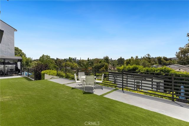5150 Campo Road, Woodland Hills, CA 91364