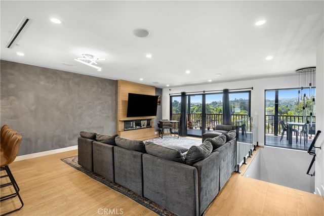 5150 Campo Road, Woodland Hills, CA 91364