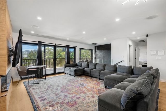 5150 Campo Road, Woodland Hills, CA 91364