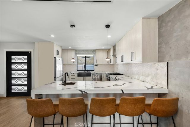 5150 Campo Road, Woodland Hills, CA 91364