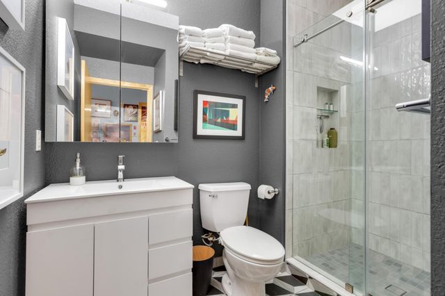 308 E 18th Street 303, Minneapolis, MN 55404