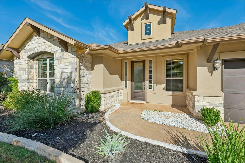 404 Highland Village DR, Lakeway, TX 78738