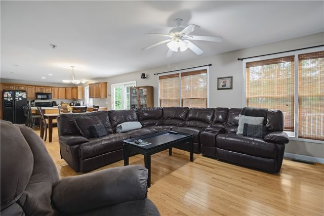 22 Breezy Knoll Road, Smithfield, RI 02828