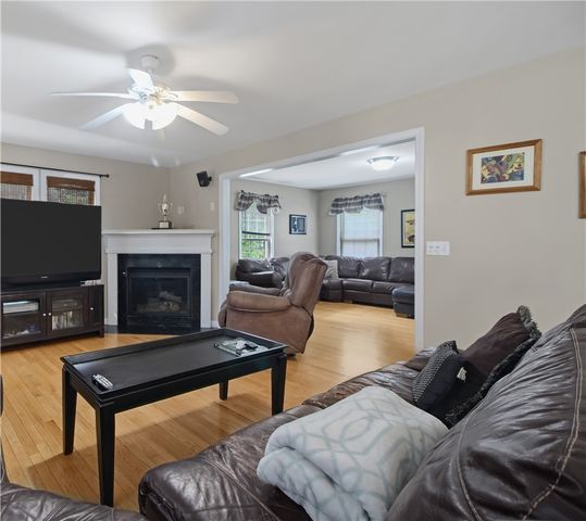 22 Breezy Knoll Road, Smithfield, RI 02828