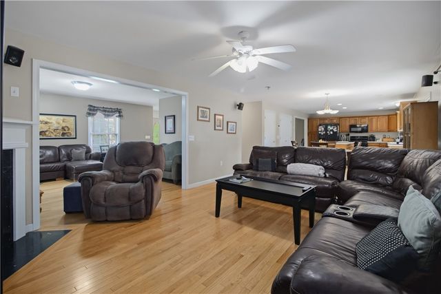 22 Breezy Knoll Road, Smithfield, RI 02828