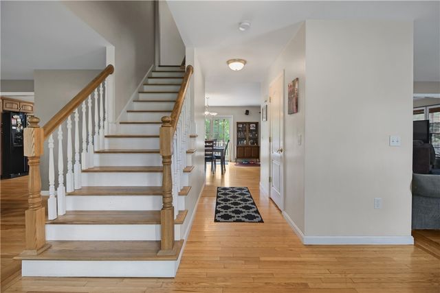 22 Breezy Knoll Road, Smithfield, RI 02828