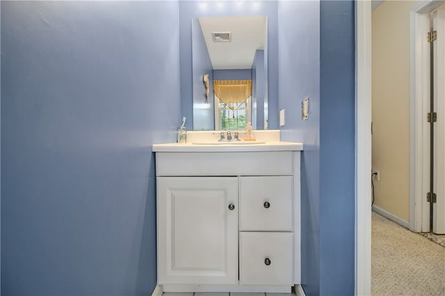 22 Breezy Knoll Road, Smithfield, RI 02828