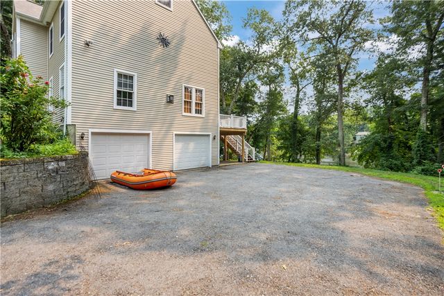 22 Breezy Knoll Road, Smithfield, RI 02828