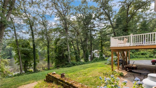 22 Breezy Knoll Road, Smithfield, RI 02828