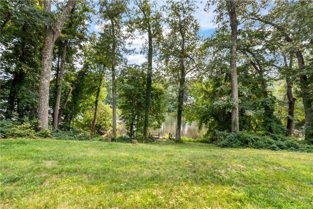 22 Breezy Knoll Road, Smithfield, RI 02828