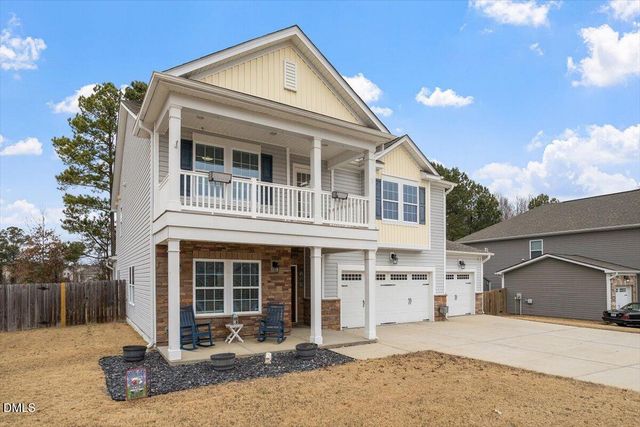 725 Harvest Point Drive, Fuquay Varina, NC 27526