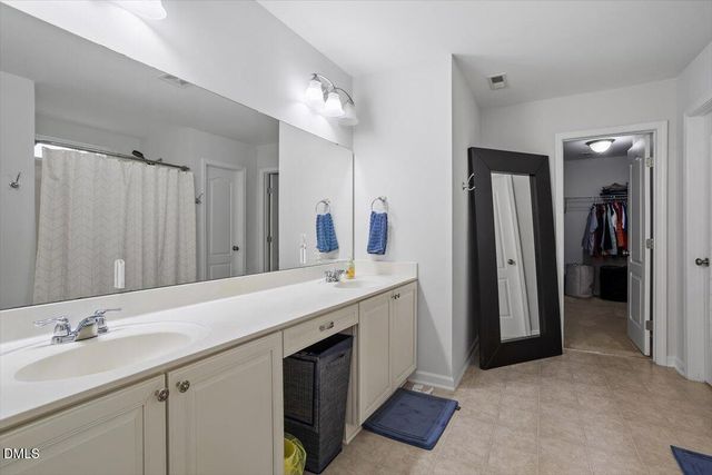 725 Harvest Point Drive, Fuquay Varina, NC 27526