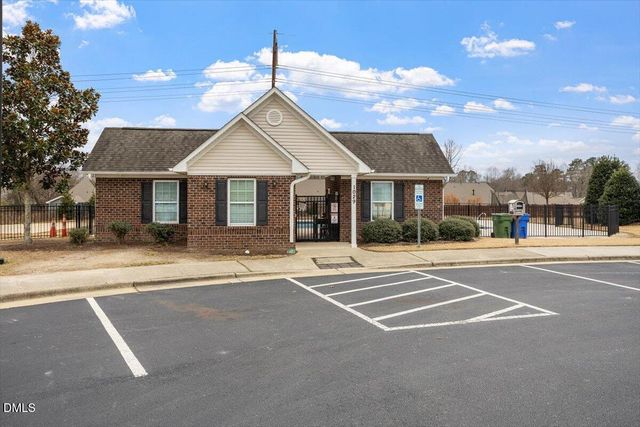 725 Harvest Point Drive, Fuquay Varina, NC 27526