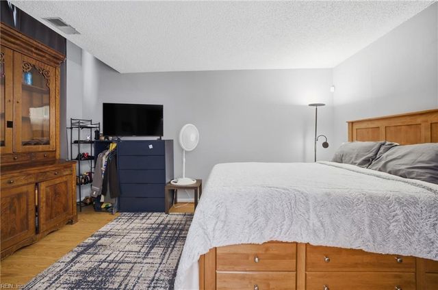 2572 Seven Kings RD, Virginia Beach, VA 23456