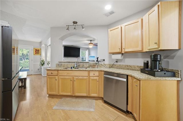 2572 Seven Kings RD, Virginia Beach, VA 23456