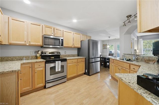 2572 Seven Kings RD, Virginia Beach, VA 23456