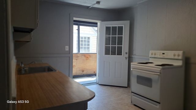 50 Fruit St 2, Worcester, MA 01609