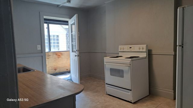 50 Fruit St 2, Worcester, MA 01609