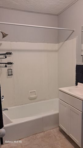 50 Fruit St 2, Worcester, MA 01609