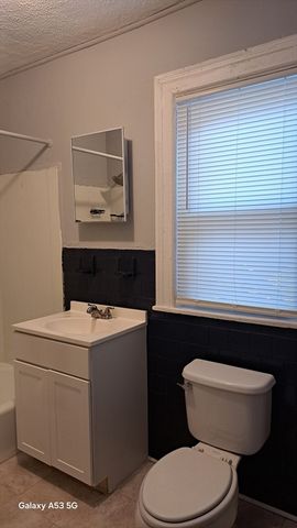 50 Fruit St 2, Worcester, MA 01609