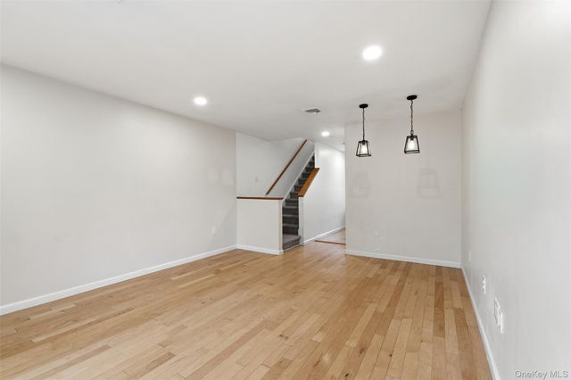 17 Knoll View, Ossining, NY 10562