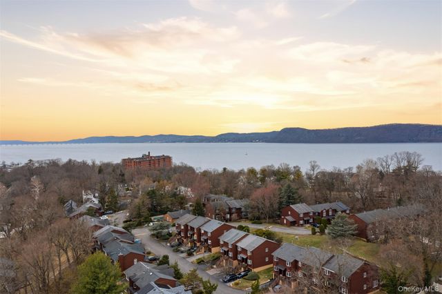 17 Knoll View, Ossining, NY 10562