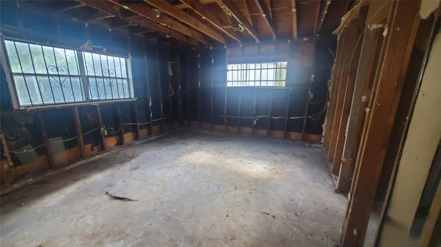 4821 Burma Road, Houston, TX 77033