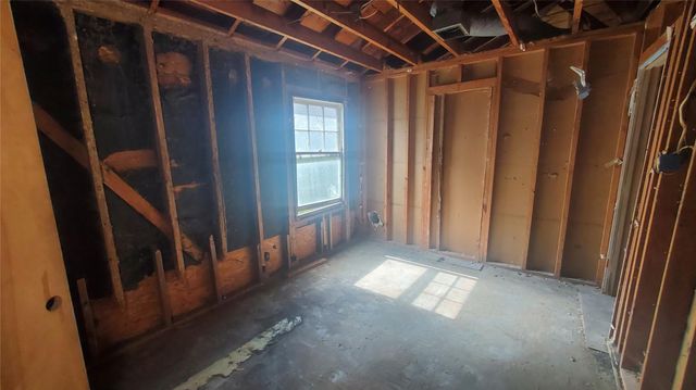 4821 Burma Road, Houston, TX 77033