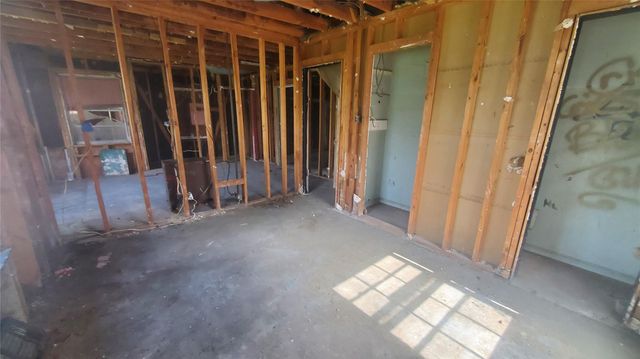 4821 Burma Road, Houston, TX 77033