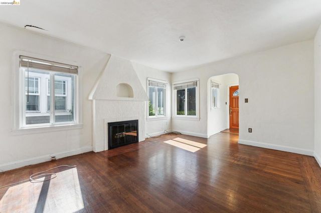978 43Rd St, Oakland, CA 94608