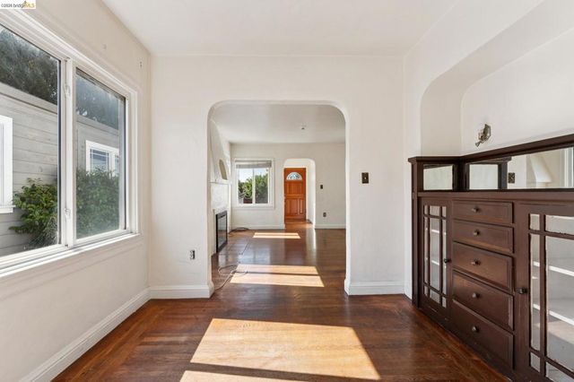 978 43Rd St, Oakland, CA 94608