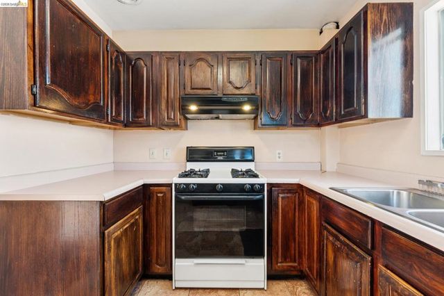 978 43Rd St, Oakland, CA 94608
