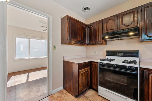 978 43Rd St, Oakland, CA 94608
