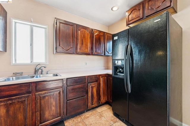 978 43Rd St, Oakland, CA 94608