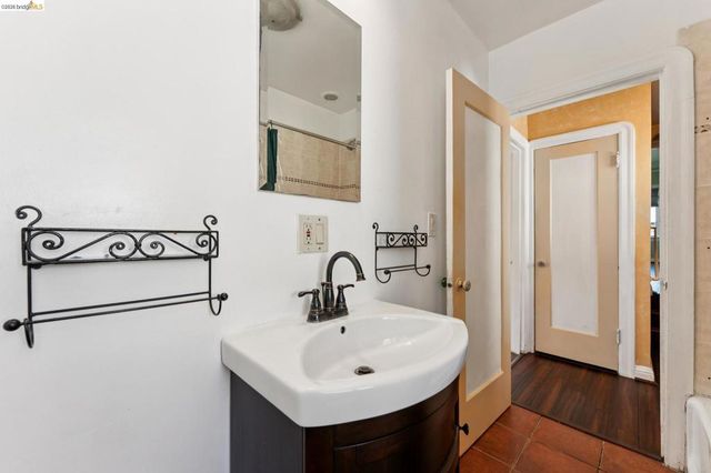 978 43Rd St, Oakland, CA 94608
