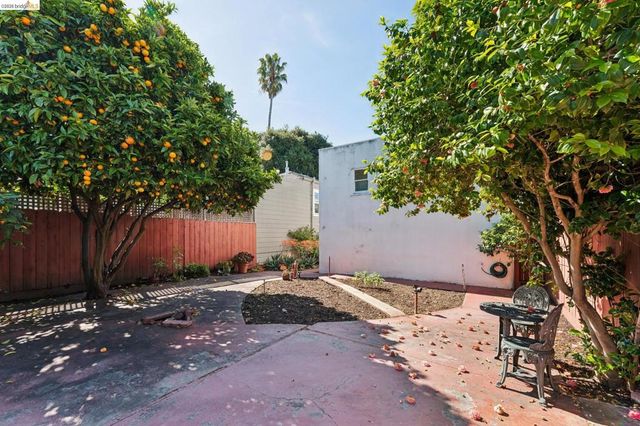 978 43Rd St, Oakland, CA 94608