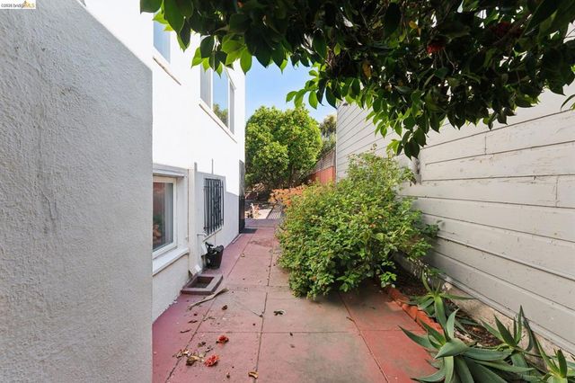 978 43Rd St, Oakland, CA 94608