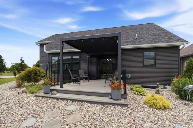 901 CLOVER COURT, Menasha, WI 54952