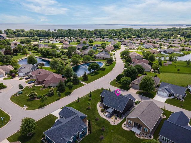 901 CLOVER COURT, Menasha, WI 54952