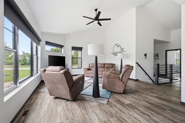 901 CLOVER COURT, Menasha, WI 54952