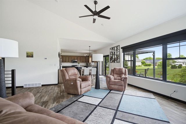 901 CLOVER COURT, Menasha, WI 54952