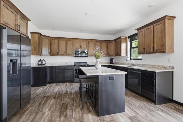 901 CLOVER COURT, Menasha, WI 54952