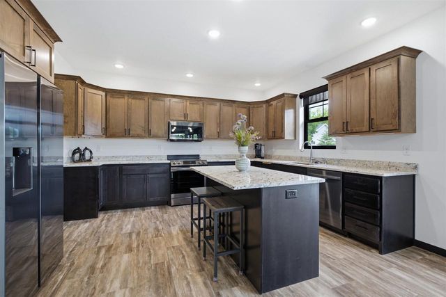 901 CLOVER COURT, Menasha, WI 54952
