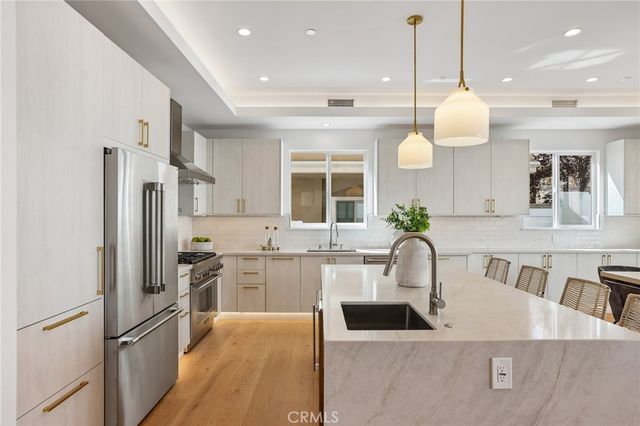 2019 Huntington Lane B, Redondo Beach, CA 90278