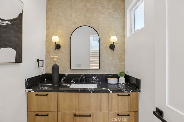 2019 Huntington Lane B, Redondo Beach, CA 90278