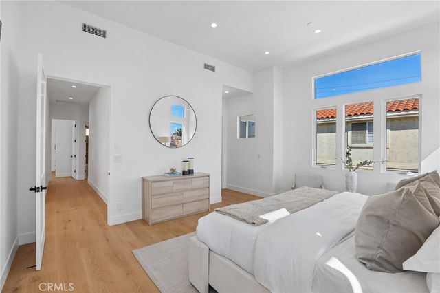 2019 Huntington Lane B, Redondo Beach, CA 90278