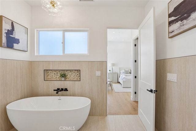 2019 Huntington Lane B, Redondo Beach, CA 90278