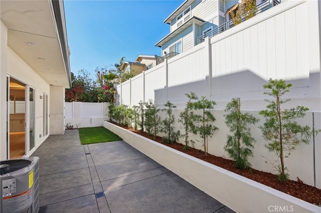 2019 Huntington Lane B, Redondo Beach, CA 90278