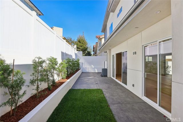 2019 Huntington Lane B, Redondo Beach, CA 90278